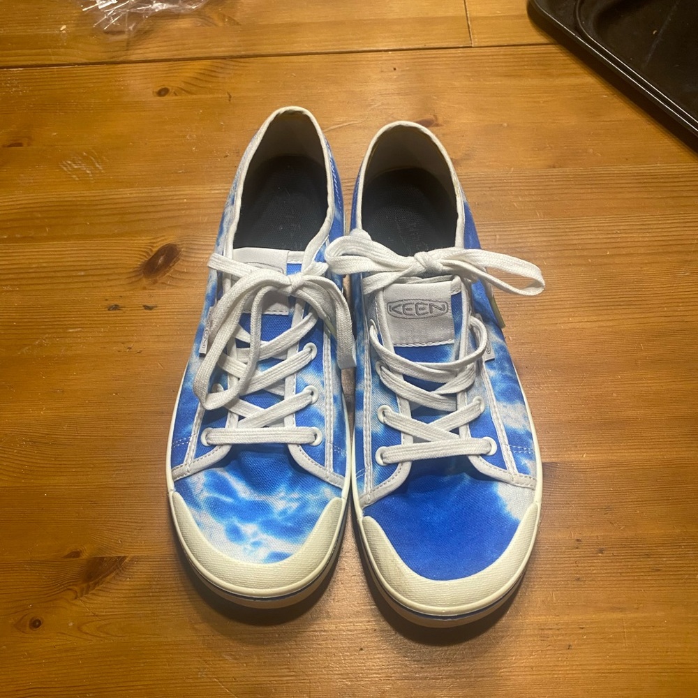 Womens Keen sneakers size 10  EU (40.5)